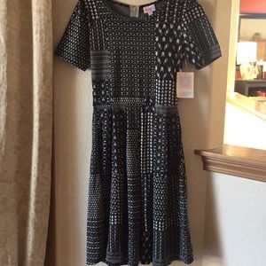 SMALL NWT LULAROE AMELIA